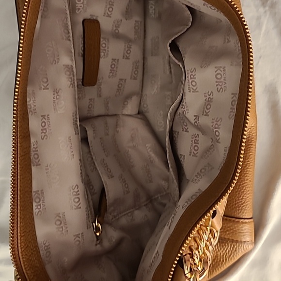 Micheal Kors purse - Picture 2 of 4